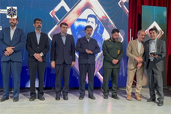 تقدیر از مدیرعامل شرکت معادن منگنز ایران در میان ۲۰۰۰ واحد تولیدی